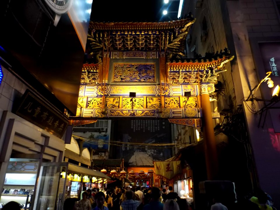 2014.09.03.193530_Entrance_Wangfujing_Snack_Street_Beijing