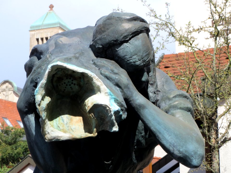 20150401Brunnen_Muehlenplatz_Hockenheim2