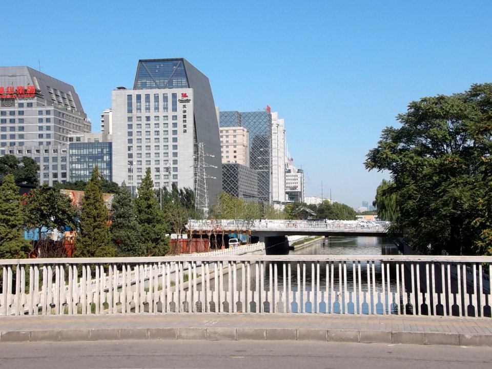 2014.09.04.144602_Canal_Guloudajie_subway_station_Beijing