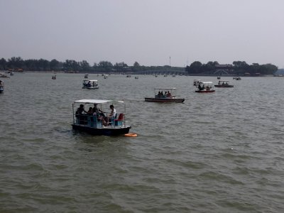 2014.08.27.140236_Boats_17-Arch_Bridge_Kunming_Hu_Summer_Palace_Beijing