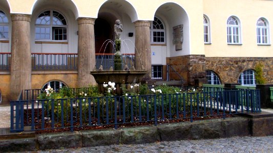 2015_Döhlen_ehemaliges_Rathaus_Brunnen