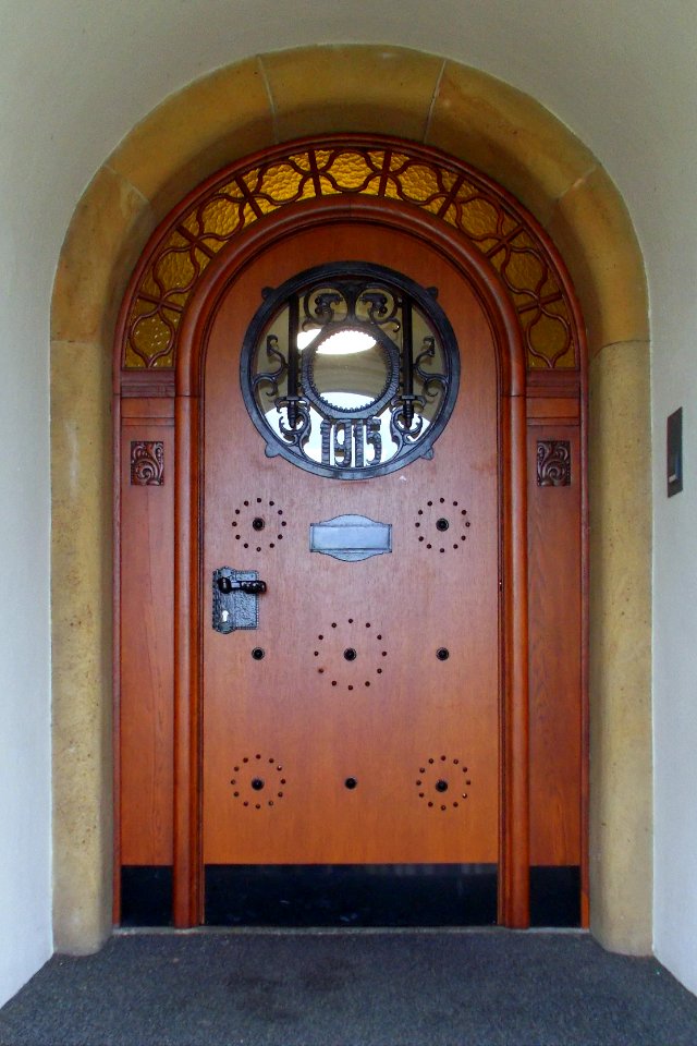 2015_Döhlen_ehemaliges_Rathaus_Eingangstür_1915