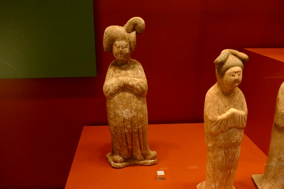 2015.05.18.114304_Court_lady_figurine_(Tang_Dynasty_618_-_907)_Heritage_Museum_Sha_Tin_Hong_Kong