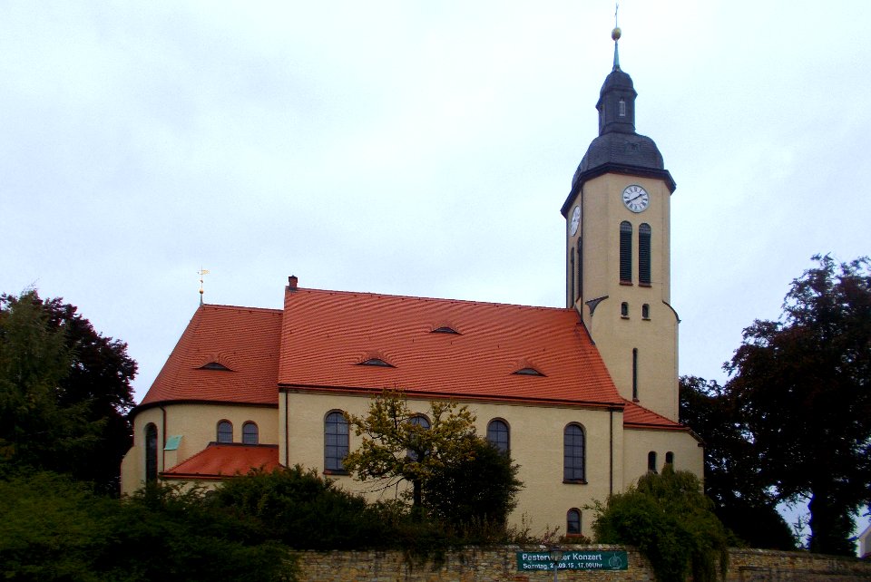 2015_Pesterwitz_Blick_auf_die_Kirche