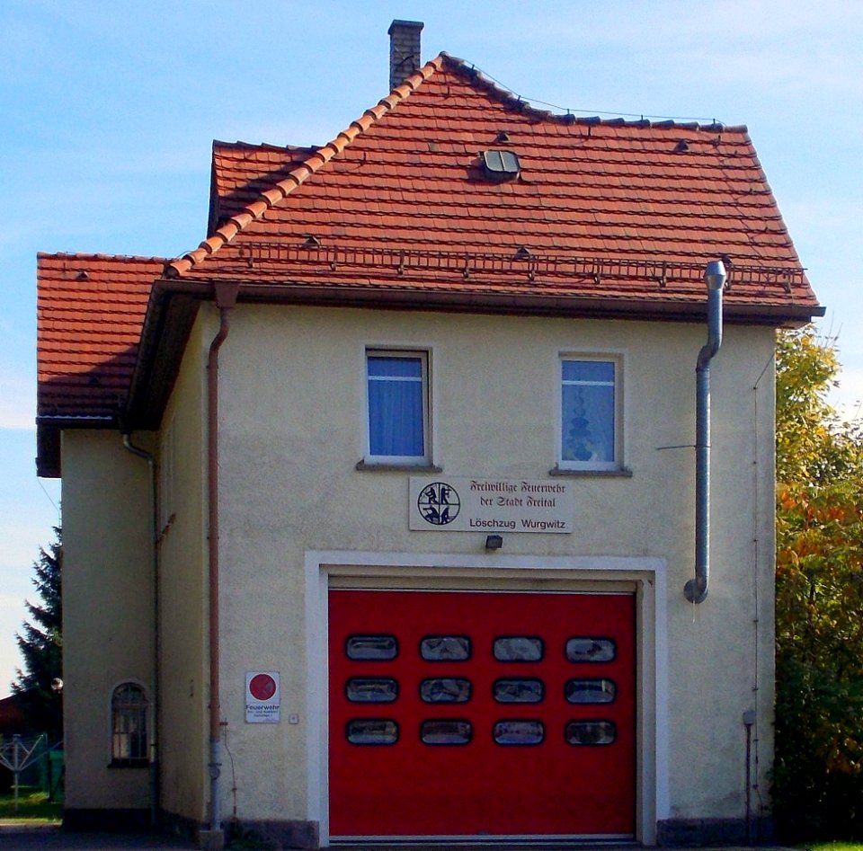 2015_Wurgwitz_FFW_im_ehemaliger_Schmalspurbahnhof_(cropped_001)