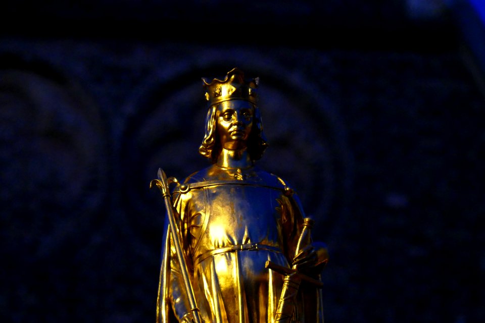 2015.03.03.185431_Willem_II_statue_fountain_Binnenhof_Den_Haag_NL