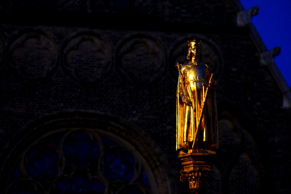 2015.03.03.185405_Willem_II_statue_fountain_Binnenhof_Den_Haag_NL