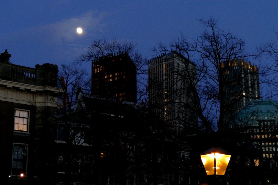2015.03.03.184657_Dusk_Plein_Den_Haag_NL
