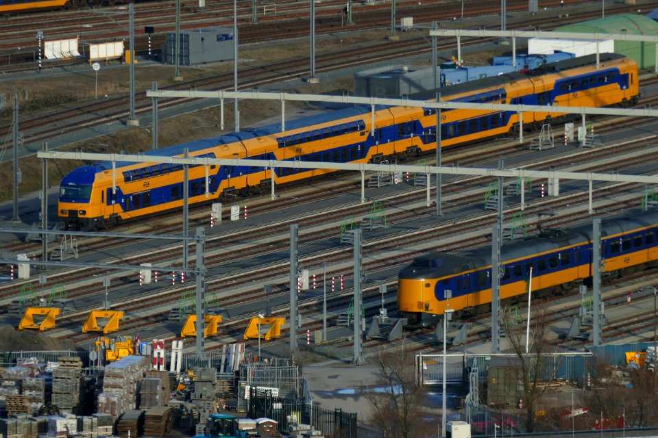 2015.03.03.164057_View_rail_yard_Haagse_Toren_Den_Haag_NL