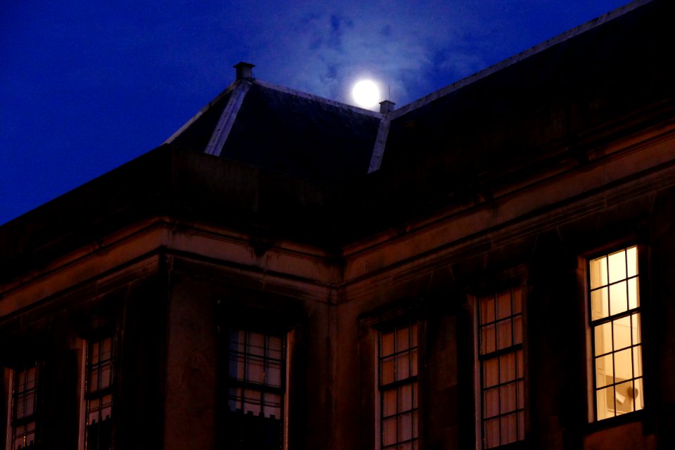 2015.03.03.185518_Moon_Binnenhof_Den_Haag_NL