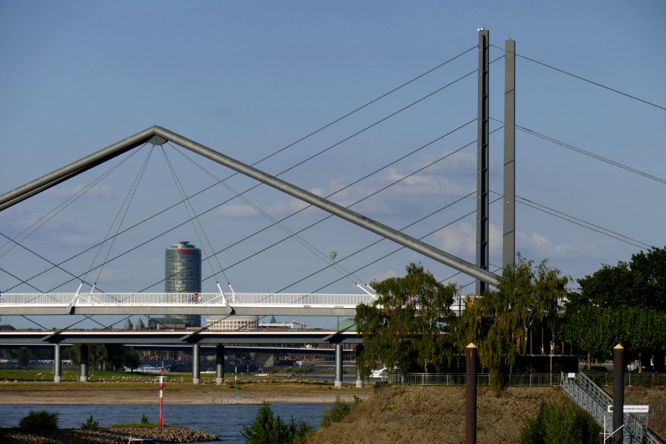 2015.09.26.161810_Bridges_Handelshafen_Düsseldorf