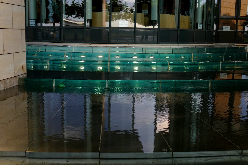 2015.09.26.163622_Fountain_Rheinturm_Düsseldorf