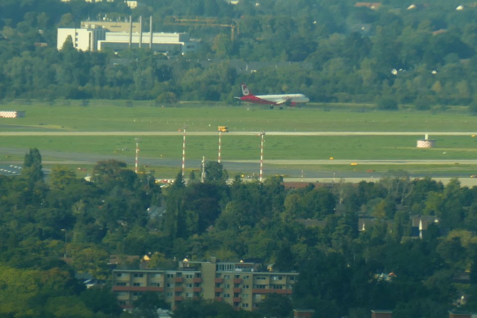 2015.09.26.153308_Aussicht_Landung_Air_Berlin_Rheinturm_Düsseldorf