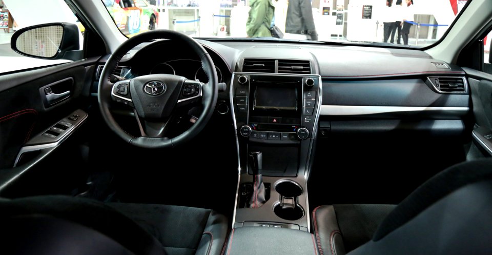2015_Toyota_Camry_XSE_interior