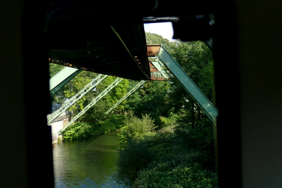 2015.09.26.103325_Schwebebahn_supporting_frame_Wuppertal
