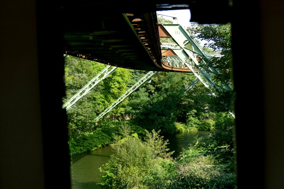 2015.09.26.103329_Schwebebahn_supporting_frame_Wuppertal