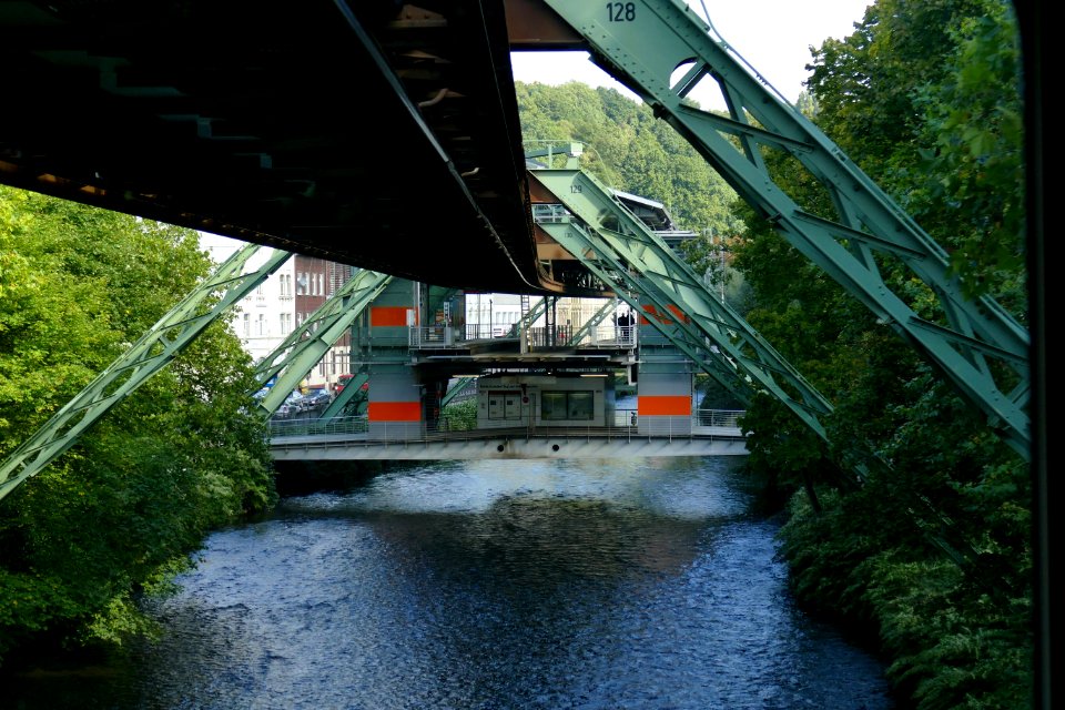 2015.09.26.103402_Haltestelle_Varresbecker_Straße_Schwebebahn_Wuppertal
