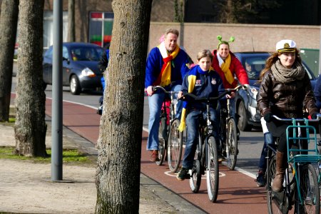 2015.02.16.135213_Bicycle_riders_Carnival_Parklaan_'s-Hertogenbosch