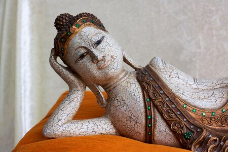 Statue he woke up siddhartha gautama