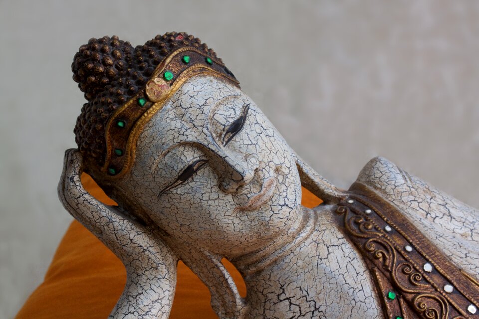 Statue he woke up siddhartha gautama