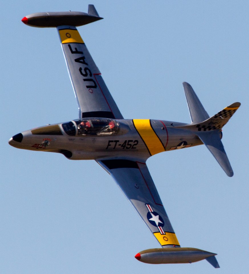 20141025_T-33_Shooting_Star_Alliance_Air_Show_2014-1