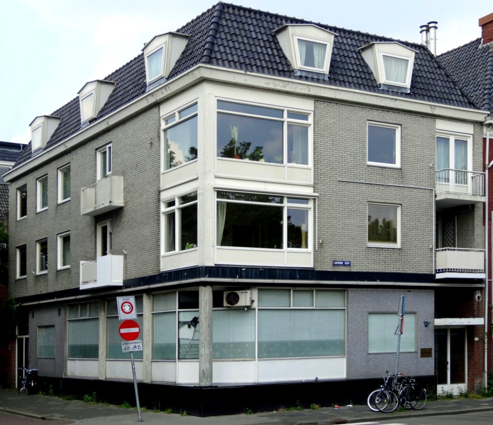 20140603_Voormalig_kantoorpand_Eigen_Haard_aan_het_Lopende_Diep_hoek_Nieuwe_Kijk_int_Jatstraat_Groningen