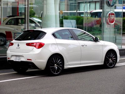 3rd_generation_Alfa_Romeo_Giulietta_Quadrifoglio_Verde_RHD_rear