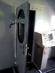 3TE25K2M_interior_-_buster_cabin_door