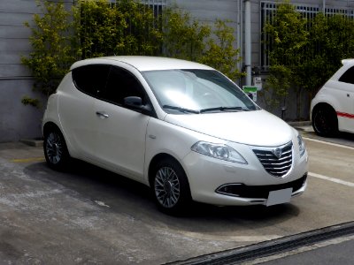3rd_generation_Lancia_Ypsilon_front
