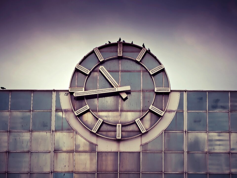Time time indicating hours