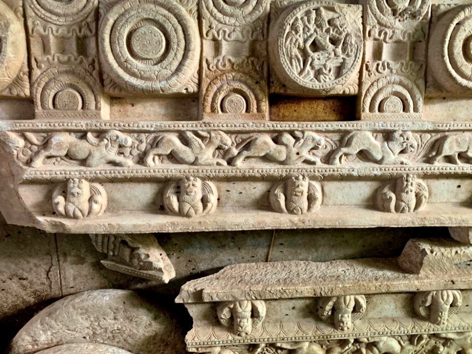 3rd_century_BCE_to_4th_century_CE_Buddhist_monastery_and_artwork,_Phanigiri_Telangana_India_-_108