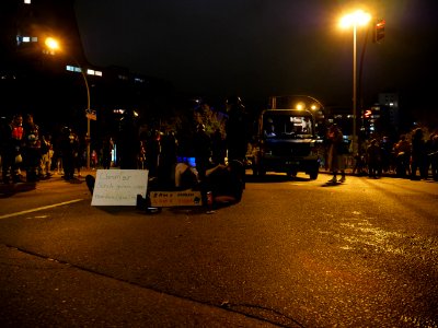 3rd_Global_Climate_Strike_Berlin_Ungehorsam_Für_Alle_Red-Orange-Finger_blockade_28