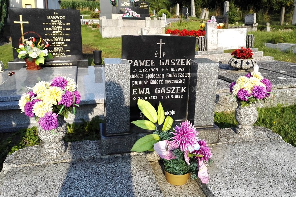 2019_Godziszow_cemetery_Gaszek