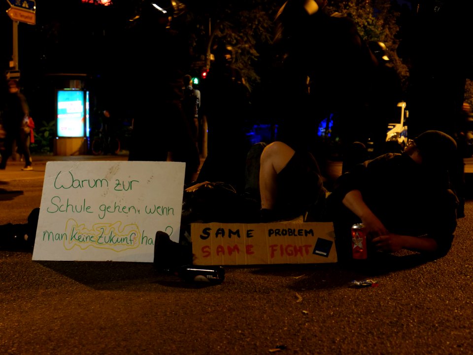 3rd_Global_Climate_Strike_Berlin_Ungehorsam_Für_Alle_Red-Orange-Finger_blockade_27