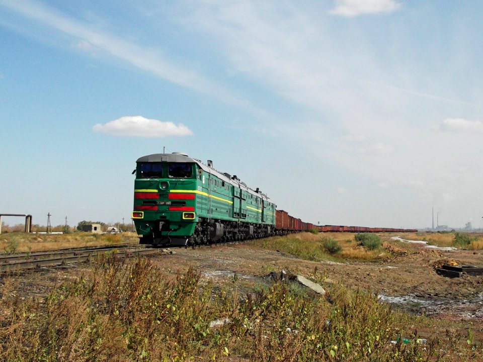 3ТЭ10М-0101,_Казахстан,_Карагандинская_область,_перегон_713_км_-_Распорядительная_(Trainpix_38966)