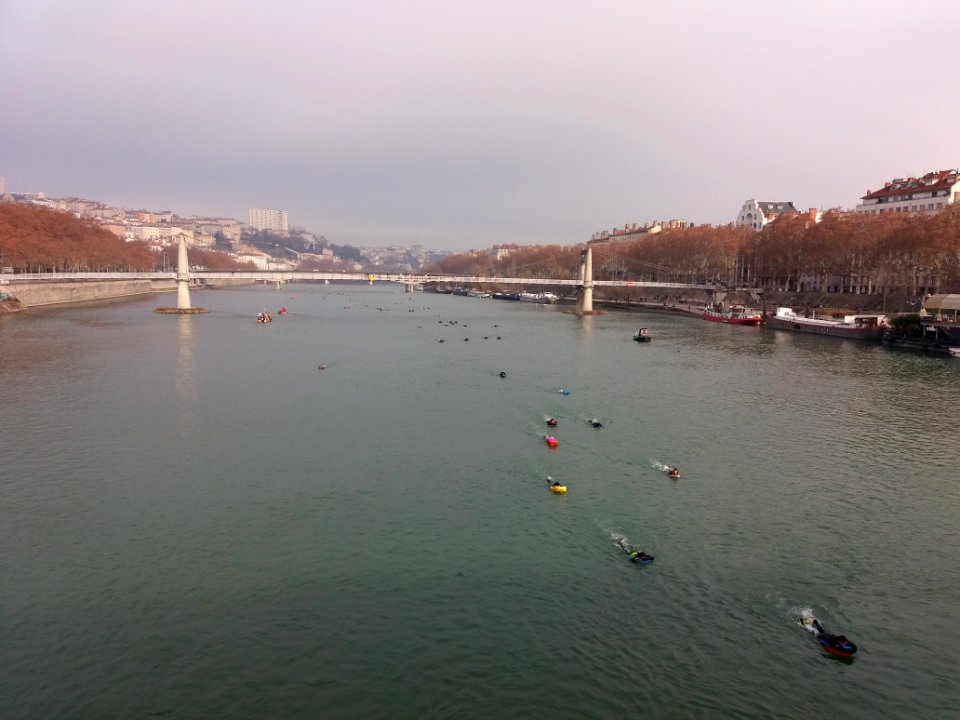 39e_traversée_de_Lyon_à_la_nage_avec_palmes_-_Depuis_le_pont_Lafayette_-_22