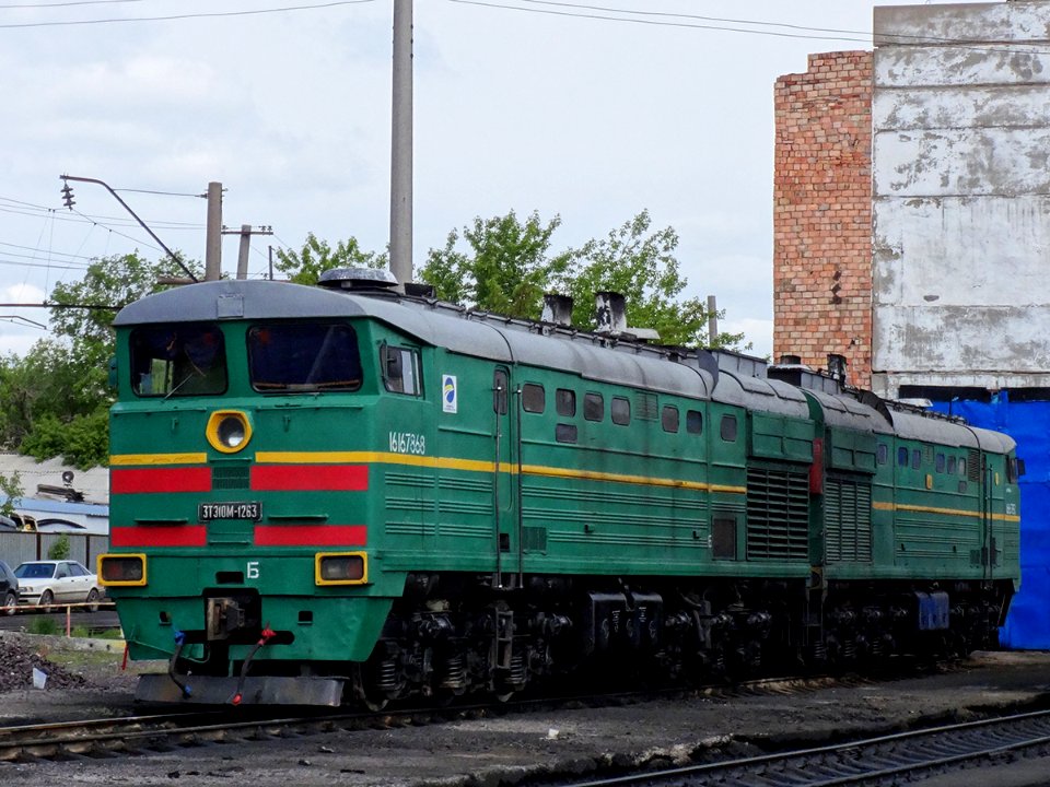 3ТЭ10М-1263,_Kazakhstan,_Karaganda_region,_Karaganda_depot_(Trainpix_132742)
