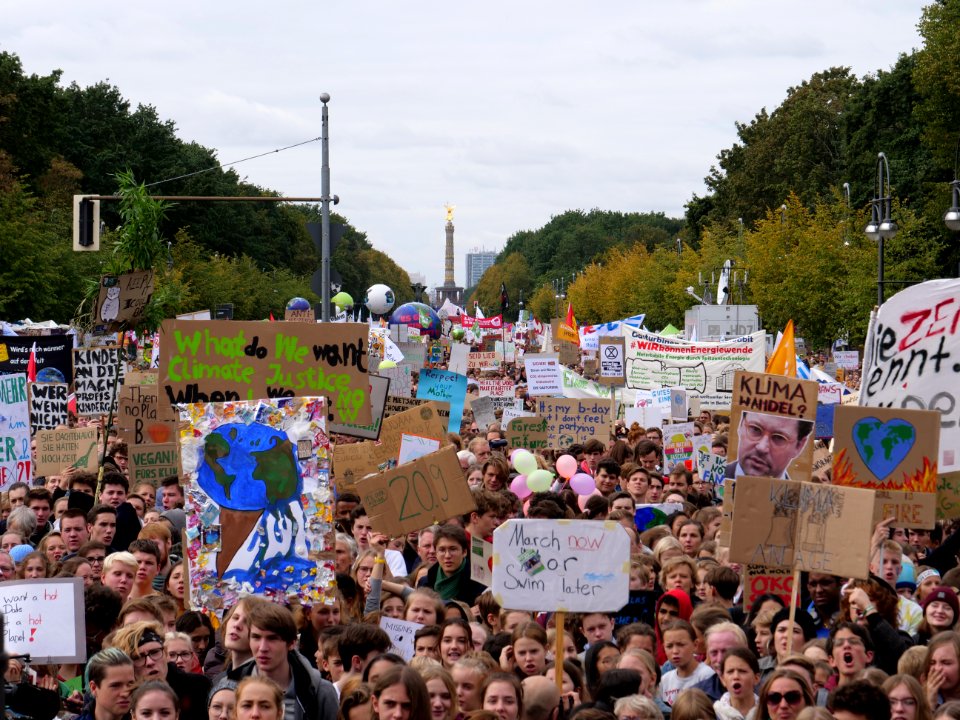 3rd_Global_Climate_Strike_Berlin_FridaysForFuture_demonstration_view_from_stage_44