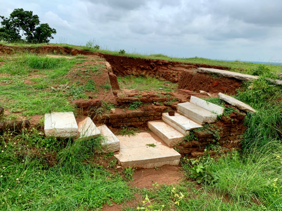 3rd_century_BCE_to_4th_century_CE_Buddhist_monastery_and_artwork,_Phanigiri_Telangana_India_-_19