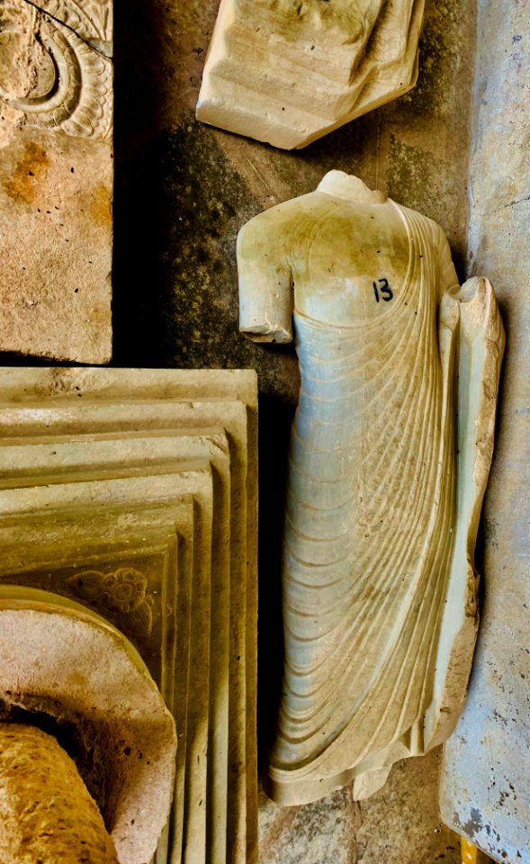 3rd_century_BCE_to_4th_century_CE_Buddhist_monastery_and_artwork,_Phanigiri_Telangana_India_-_06