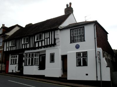 4_Borough_Lane,_Old_Town,_Eastbourne_(NHLE_Code_1043666)_(March_2010)