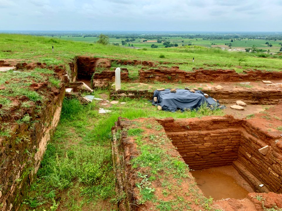 3rd_century_BCE_to_4th_century_CE_Buddhist_monastery_and_artwork,_Phanigiri_Telangana_India_-_11