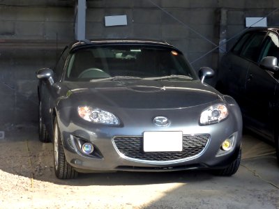 3rd_generation_Mazda_Roadster_RHT_front