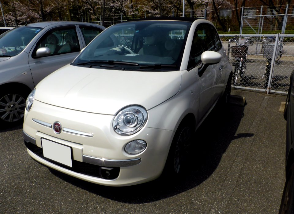 3rd_generation_FIAT_500C_front