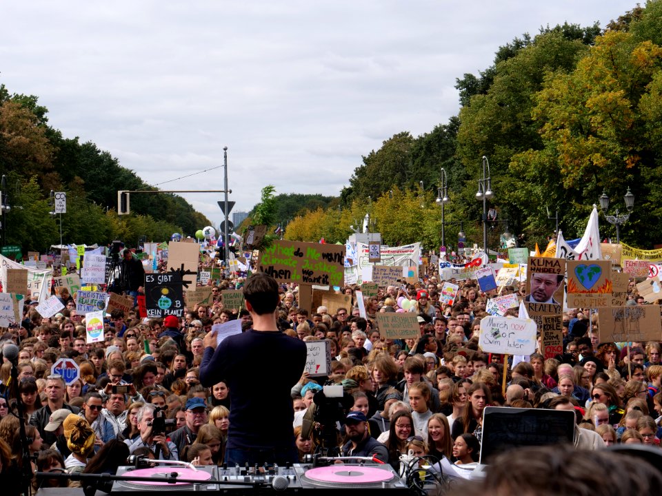 3rd_Global_Climate_Strike_Berlin_FridaysForFuture_demonstration_view_from_stage_28