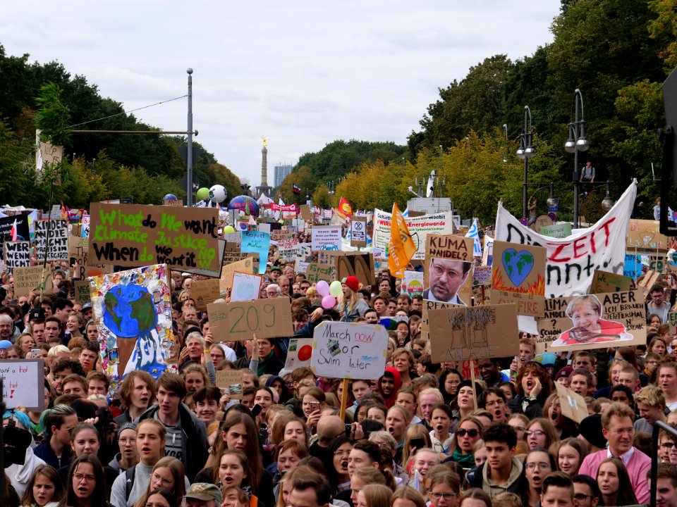 3rd_Global_Climate_Strike_Berlin_FridaysForFuture_demonstration_view_from_stage_50