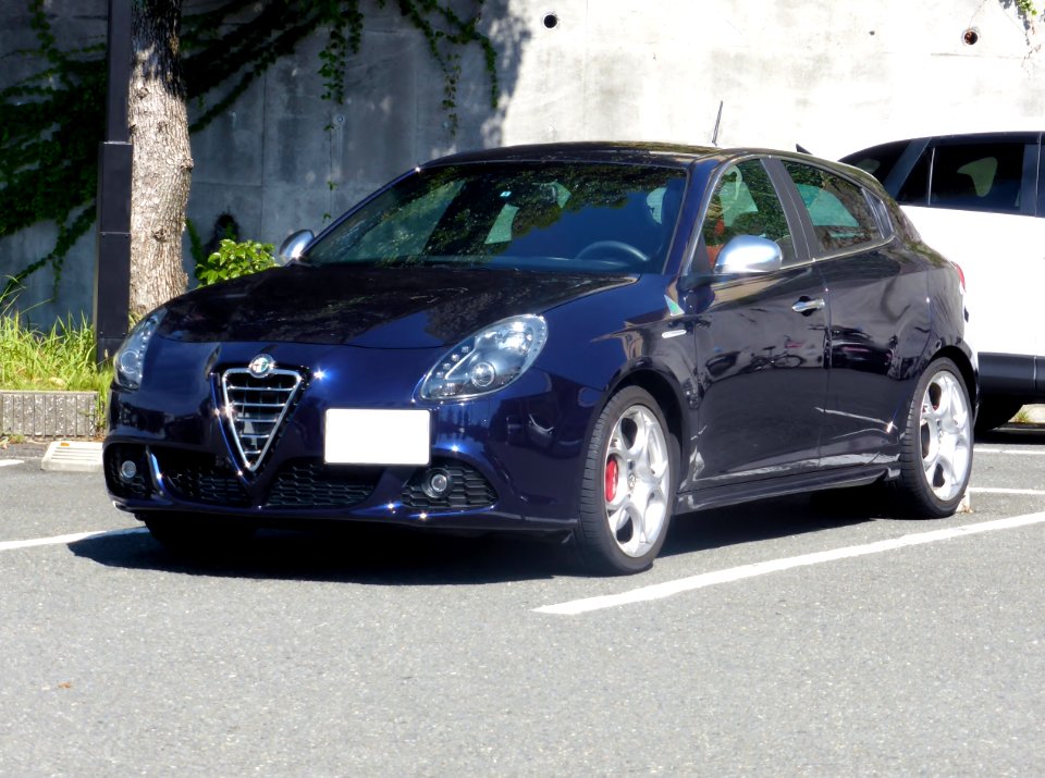 3rd_generation_Alfa_Romeo_Giulietta_Quadrifoglio_Verde_LHD_front