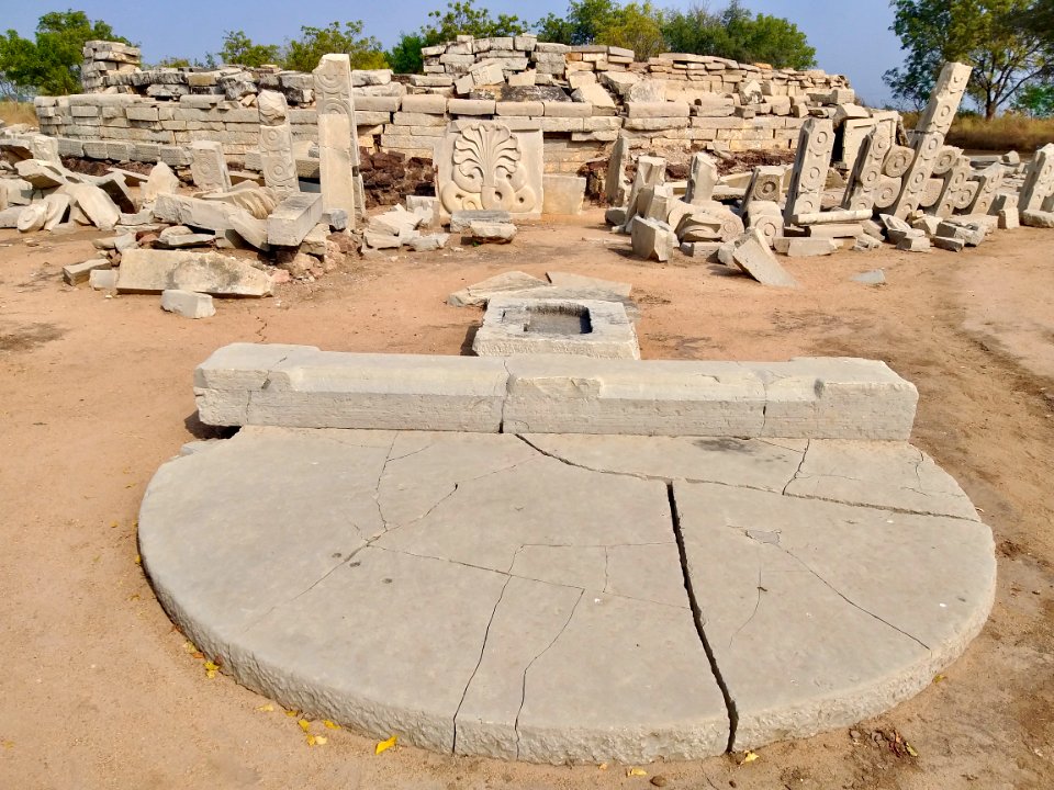 3rd_century_BCE_to_7th_century_CE_Sannathi_Sannati_Sonti_ancient_city_archaeological_site,_Karnataka_India_-_2