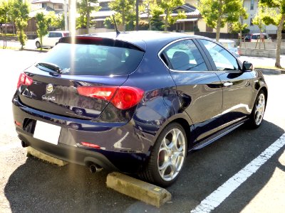 3rd_generation_Alfa_Romeo_Giulietta_Quadrifoglio_Verde_LHD_rear photo