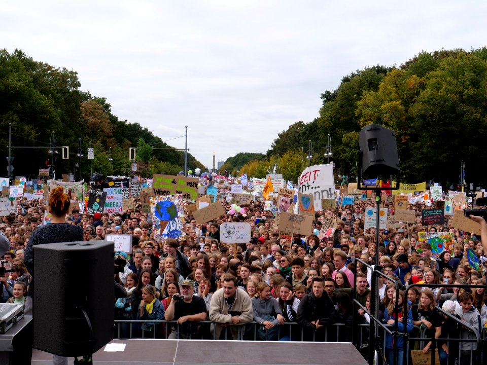 3rd_Global_Climate_Strike_Berlin_FridaysForFuture_demonstration_view_from_stage_45